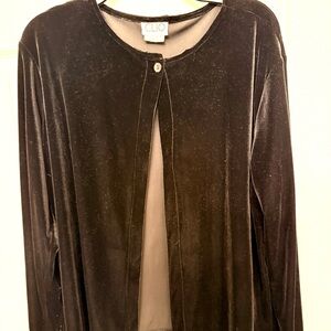 Clio Classic Black Velvet Open cover